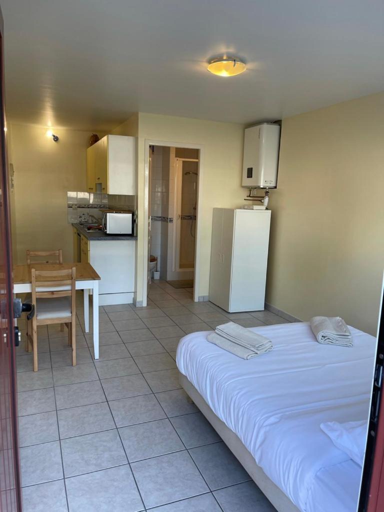 Appartement Ou Studio En Hyper Centre, Pour La Plage Et La Rue Pietonne Il Suffit De Traverser La Rue , Voir La Photo Principale Andernos-les-Bains Exteriör bild