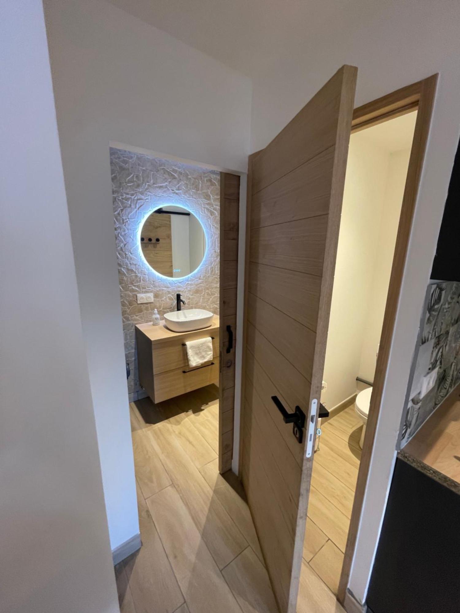 Appartement Ou Studio En Hyper Centre, Pour La Plage Et La Rue Pietonne Il Suffit De Traverser La Rue , Voir La Photo Principale Andernos-les-Bains Exteriör bild