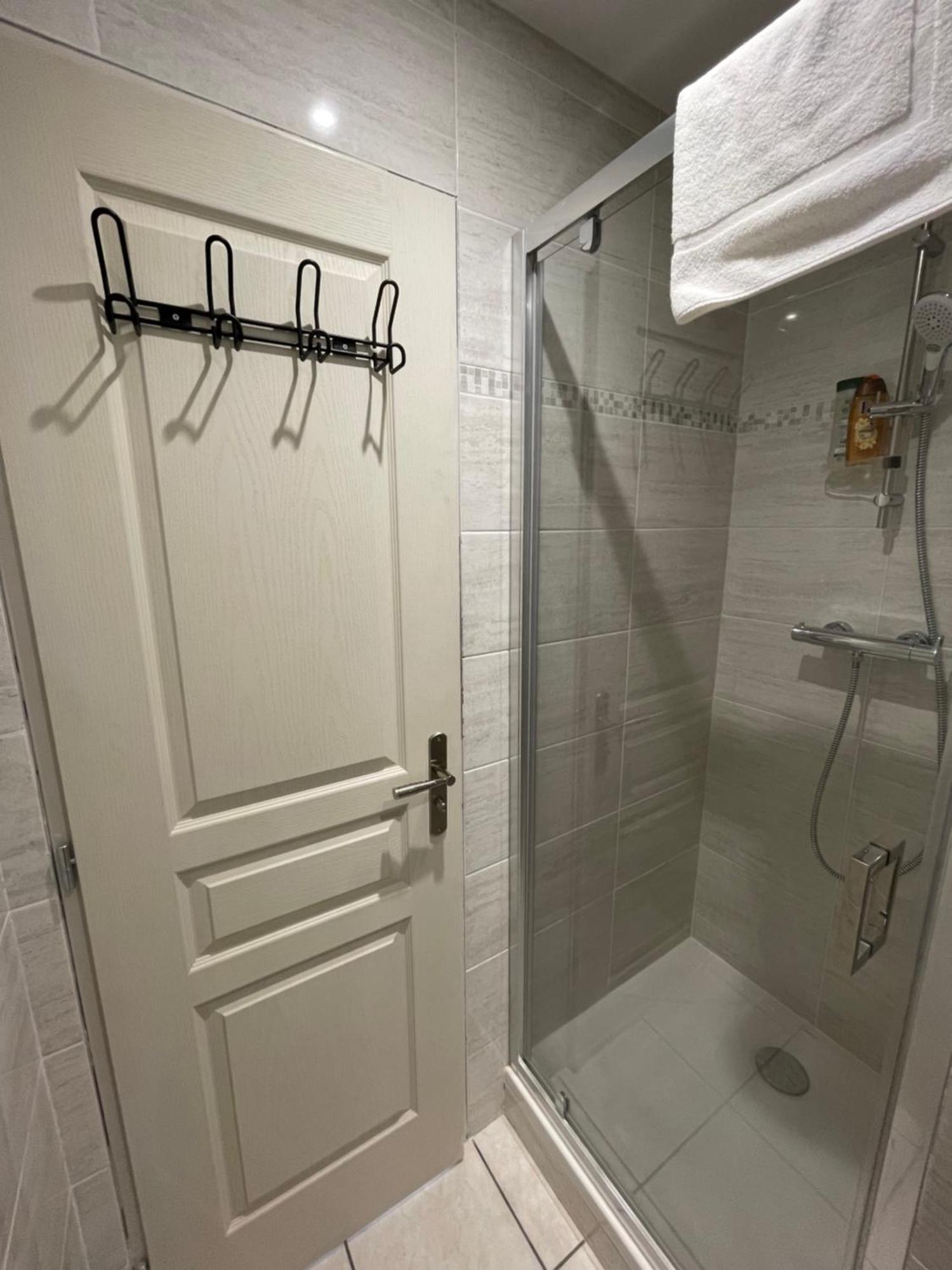 Appartement Ou Studio En Hyper Centre, Pour La Plage Et La Rue Pietonne Il Suffit De Traverser La Rue , Voir La Photo Principale Andernos-les-Bains Exteriör bild
