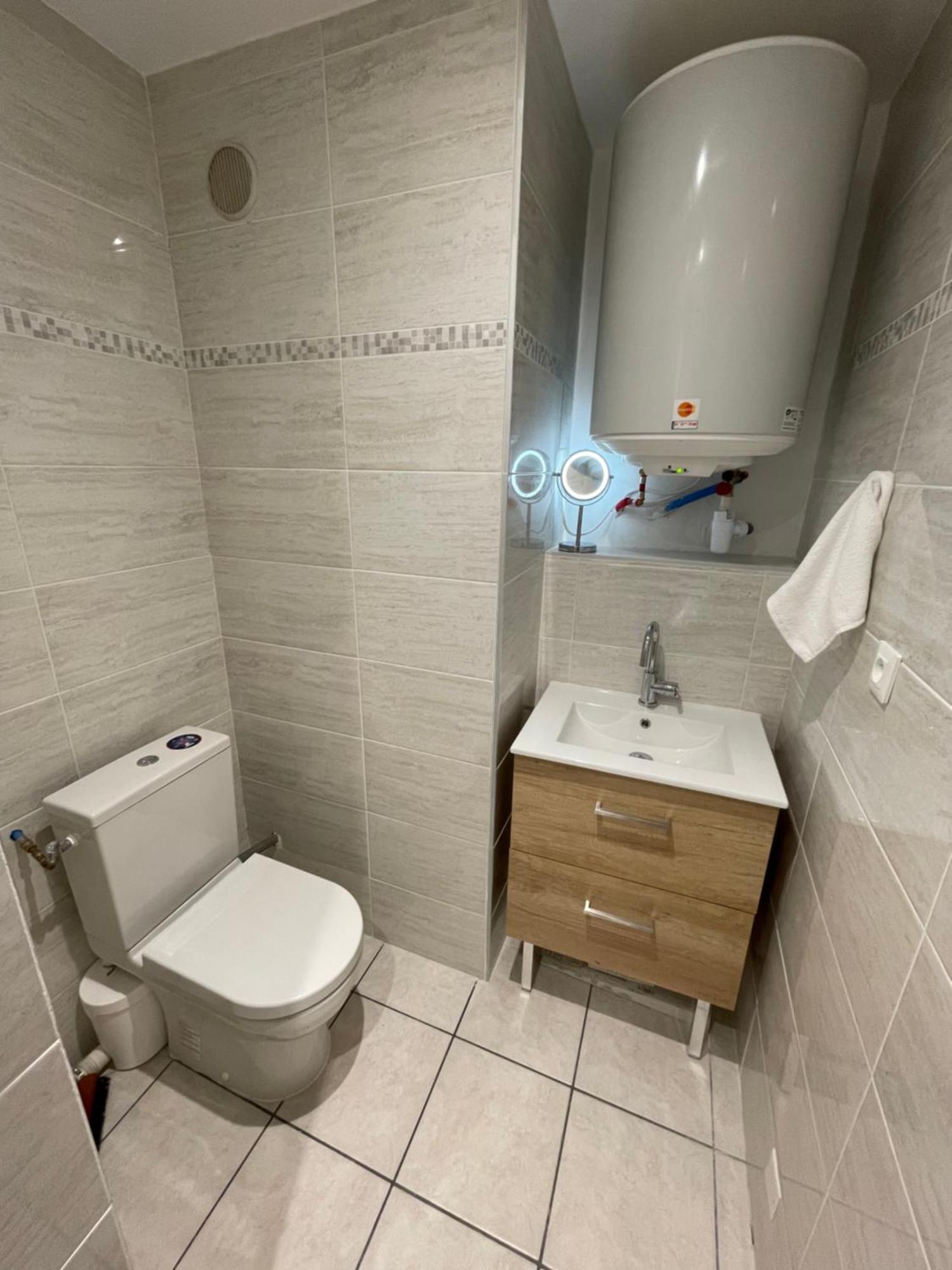 Appartement Ou Studio En Hyper Centre, Pour La Plage Et La Rue Pietonne Il Suffit De Traverser La Rue , Voir La Photo Principale Andernos-les-Bains Exteriör bild